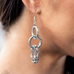 ❤️‍🔥5/$25❤️‍🔥 Shameless Shine White Earrings